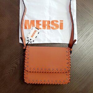 Mersi Georgia Crossbody Bag Color Cognac With Adjustable Guitar Strap